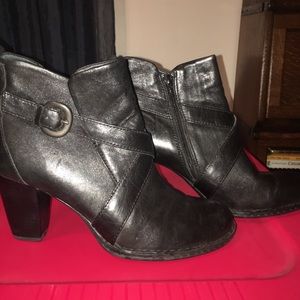Born black boots